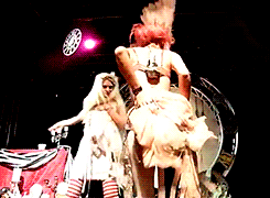 misslucyandherleeches:  Emilie Autumn live | “Opheliac Deluxe”     ⟶ Thank God I’m Pretty [x|x|x]