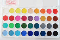 Elliejellyfishgrace:  Neck0Fthewoods:  Kkkill:  My New Watercolors Vs The Set I Bought