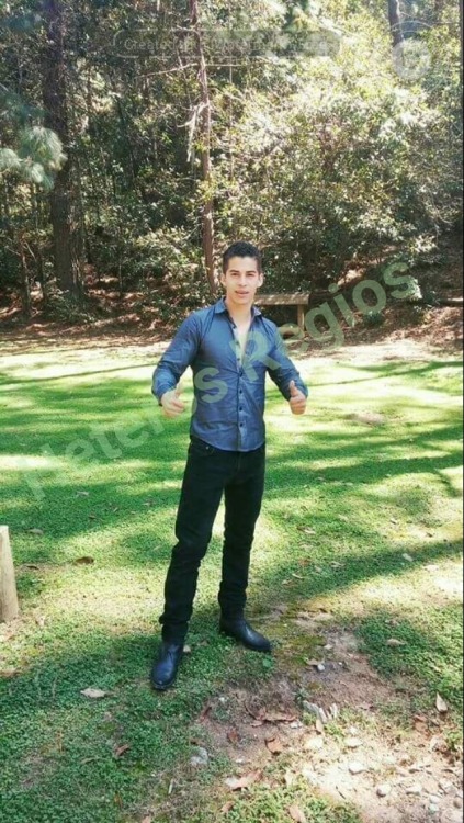 Observen el cuerpazo de este hetero, su nombre es Dylan, en el siguiente post pondré sus fotos desnu