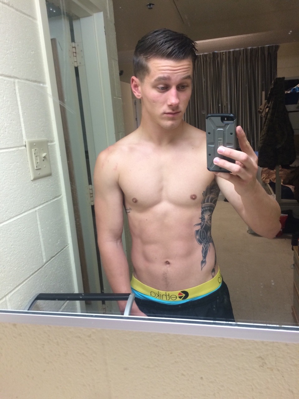 rydwagblr:  Probably my last bare chested selfie 😏