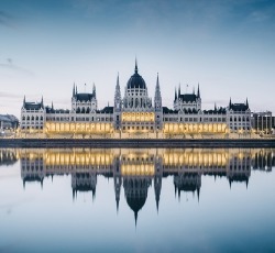 sixpenceee:Colors of Budapest by Simon Alexander