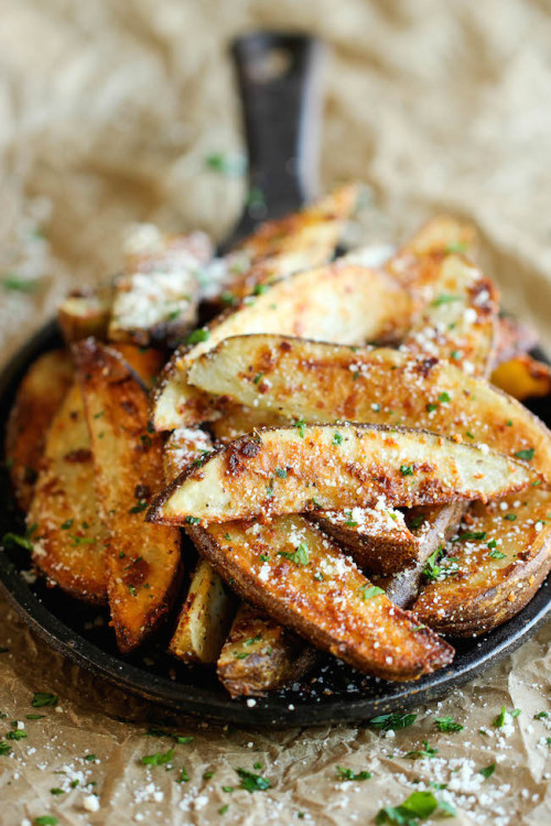 Porn foody-goody:  Recipe: Garlic Parmesan Fries photos