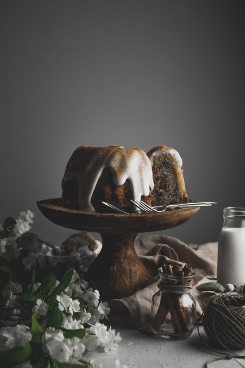 sweetoothgirl:  Cinnamon Roll Bundt Cake