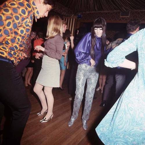 the60sbazaar:Cher on the dance floor 