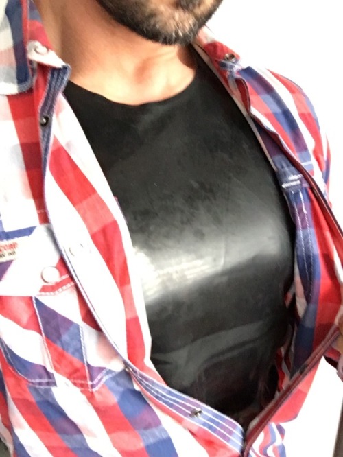 Sex crazycuir:Me in rubber under shirt 2 A discrete pictures