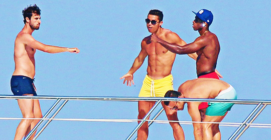 siempreconcristiano: Private lessons on how to celebrate “Ronaldo-Style” | Saint-Tropez,