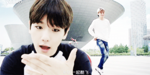 junyeol:   baekhyun x aima bicycle  