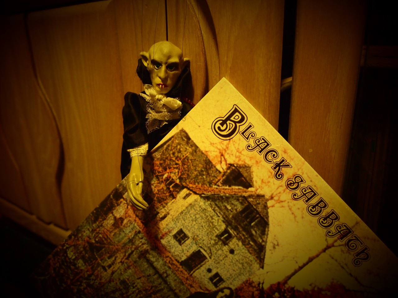 vinylbibyl:  Nosferatu, the sentinel at the gates of the vinyl kingdom. 