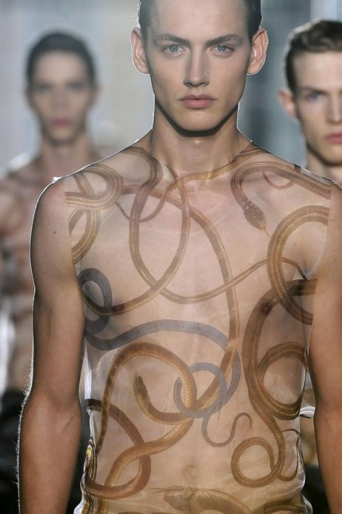 supposedjunkie:  Raf Simons Ss10 | Jakob Hybholt 