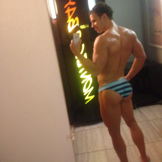 straight-bro:  Bryan Hawn’s Instagram “belfies”