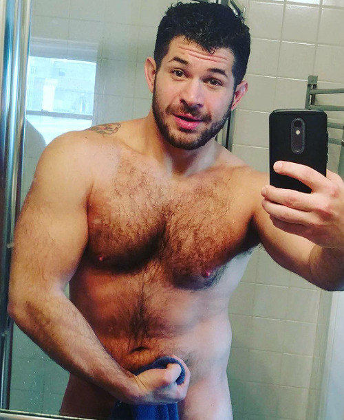 yoursporadiccollectorduck: bbeardedguy:D O M I N I C   M.(@thedonkeybear) Hot and cute cub!