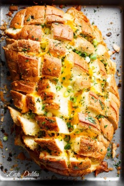 daily-deliciousness:  Bloomin’ onion cheesy garlic pull apart bread