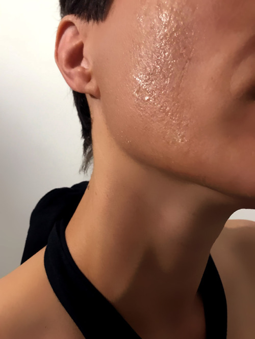 everyrofsex: And now I have an important meeting. Do you see something strange? Hehe