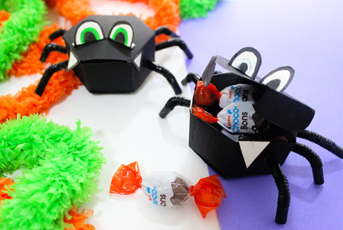 thecraftables: DIY Spider Candy Boxes! Meet Bert and Martha :) how do you like them?  Here&rsqu