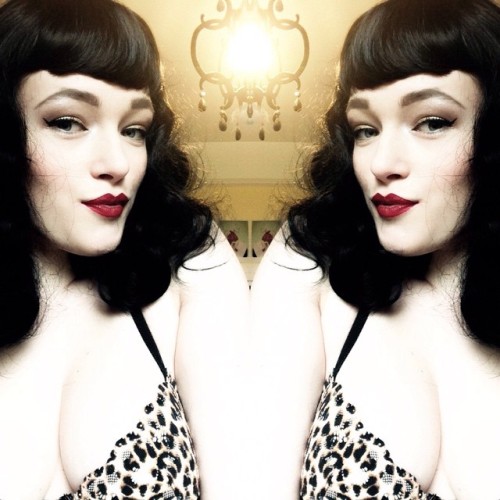 Betty&hellip;from Annabelle&rsquo;s Wigs #pinup #bettypage #bettybangs #vintage #goth #glamo