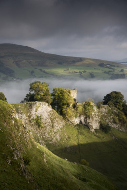 outdoormagic:  Peveril castle in the spotlight by Keartona  