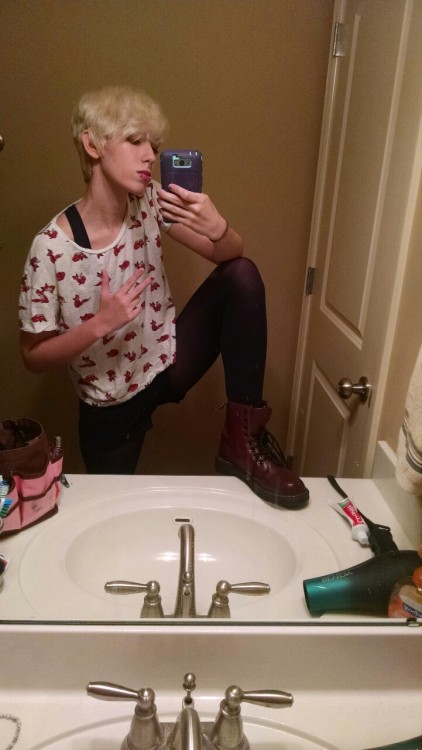 deityfox:  catch me on slither.io playin as blackberry bottom jeans  