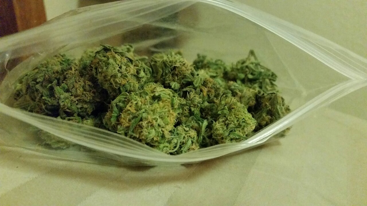 bong-voyage:  birthday ounce! cheers to 20! 👑🎀🎊🎉