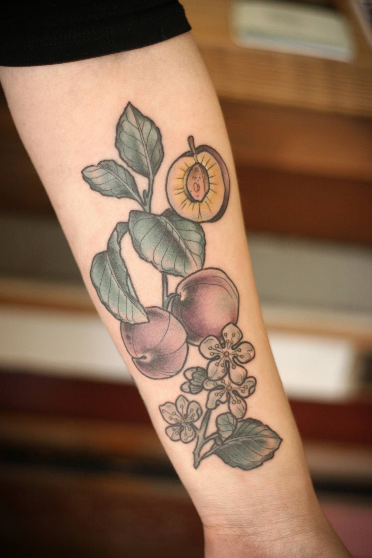 Minimalist plum flowers by Stephanie White at Deluxe Tattoos in Chicago : r/ tattoos