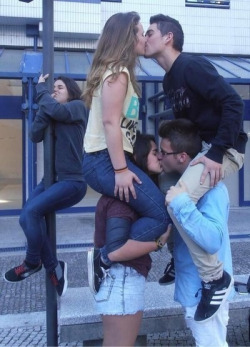 thecapriciouswanderer:  Im the girl on the pole😂😭