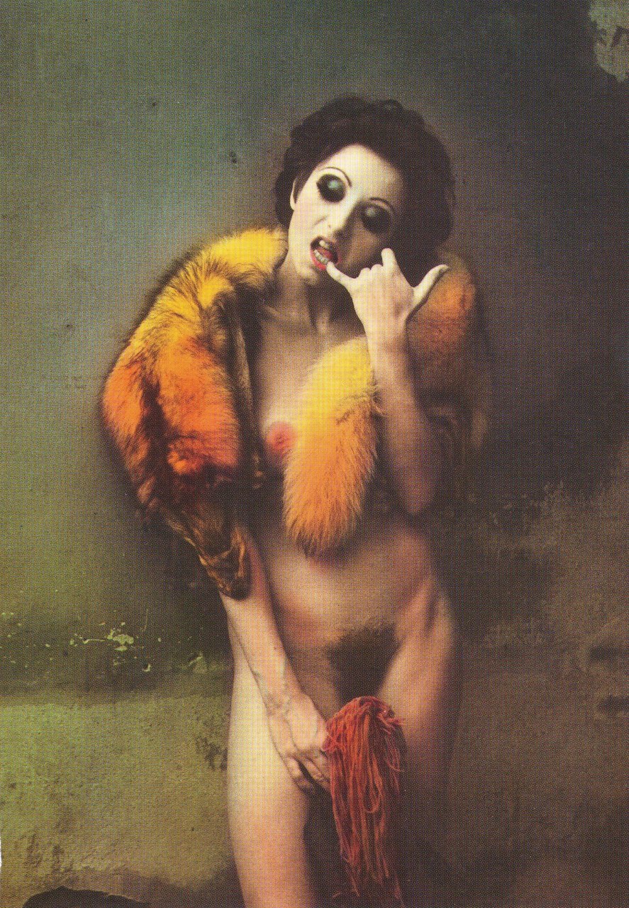 lololemac:  greedylittlepig:  photograph by jan saudek  Renard mort autour du cou