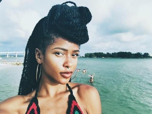 lightninglovesthisfatass:  Simone Battle