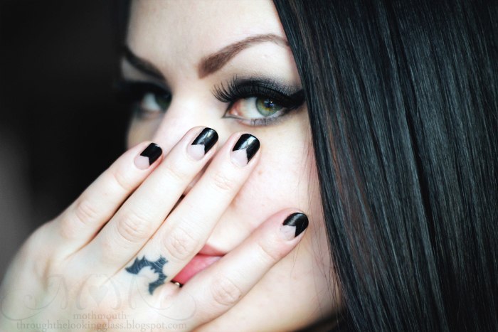 princess-pantsu:  ilovegothgirls:  Fab Mothmouth montage  She’s just so lovely