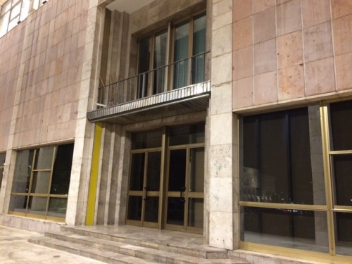 Door frame contre-sens 2-level zig in marble with splash of yellow, Palace of Culture Tirana