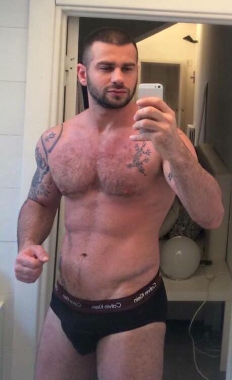 guyswithiphones-nude:  Guys with iPhones http://ift.tt/1bHkUpB