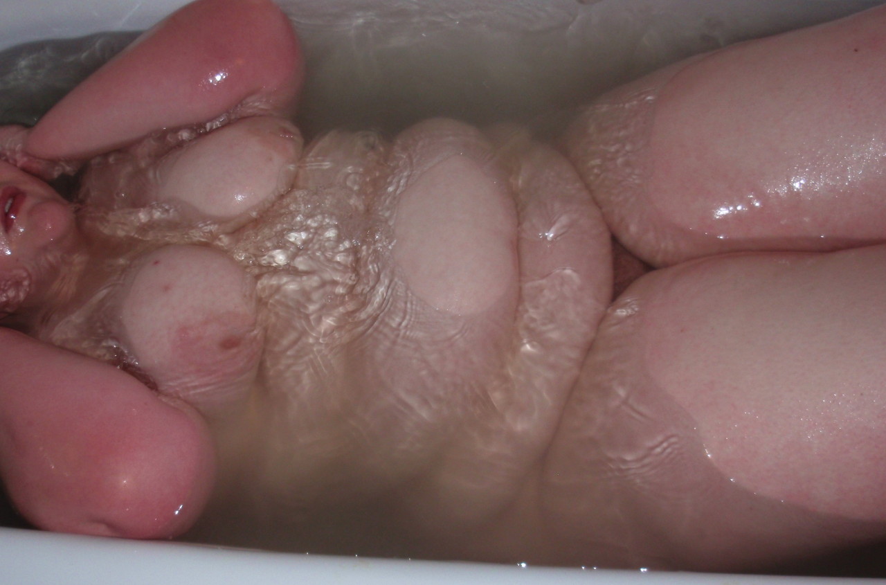 daniellebbwet:  Me nude