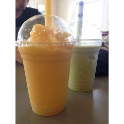 Fresh mango and avocado. YAAAS 😍💚 (at