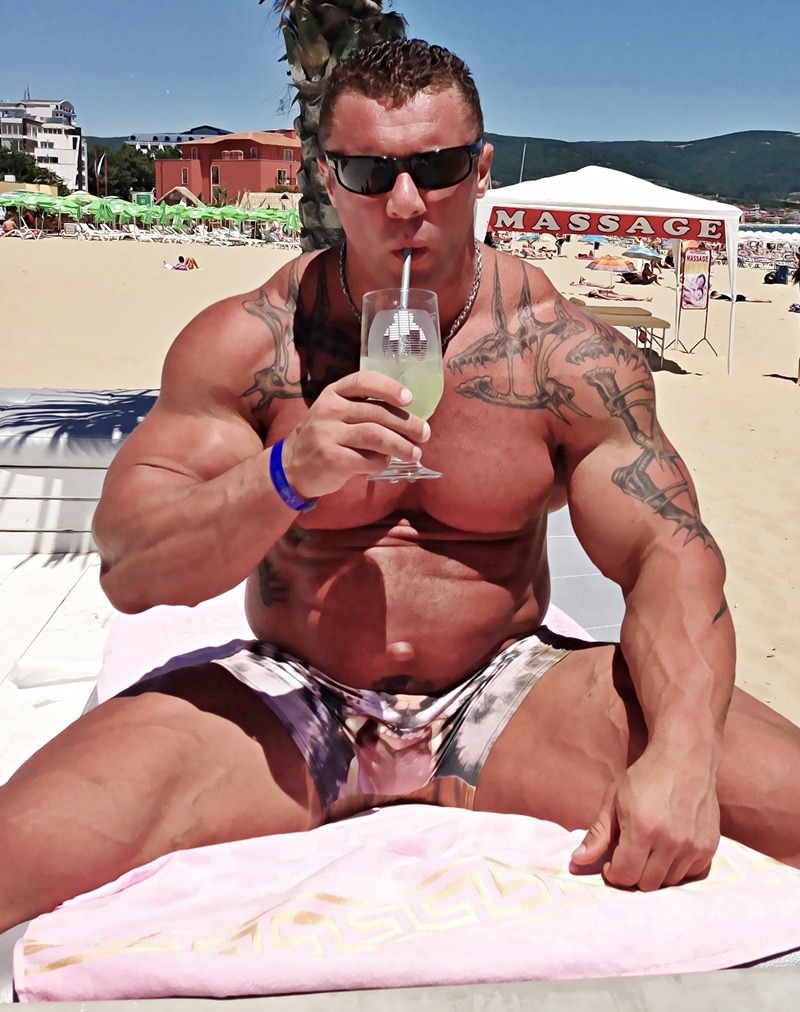 worldbodybuilders:  Mikhail Sidorychev.