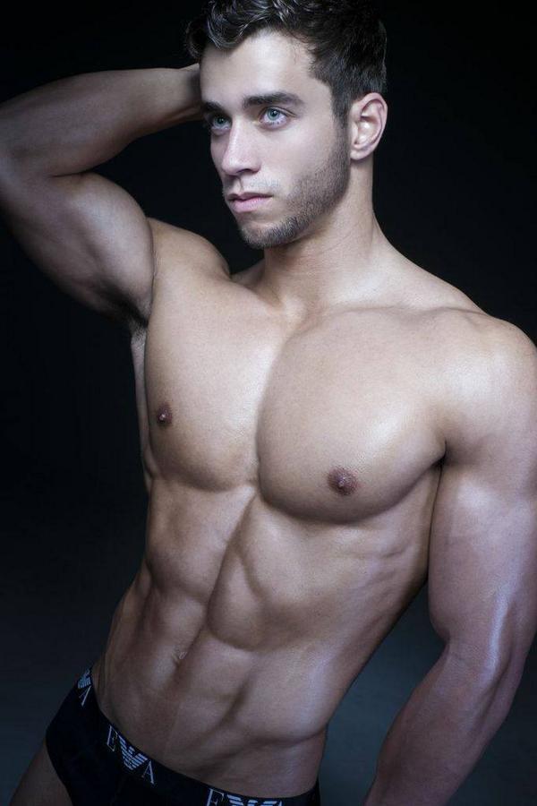 elispiritweaver:  Hot Dudes: http://elispiritweaver.tumblr.com
