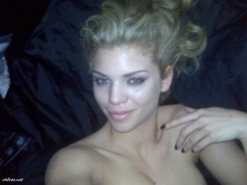 ohfree:  AnnaLynne McCord Nude Cell Phone Pics Leaked www.ohfree.net