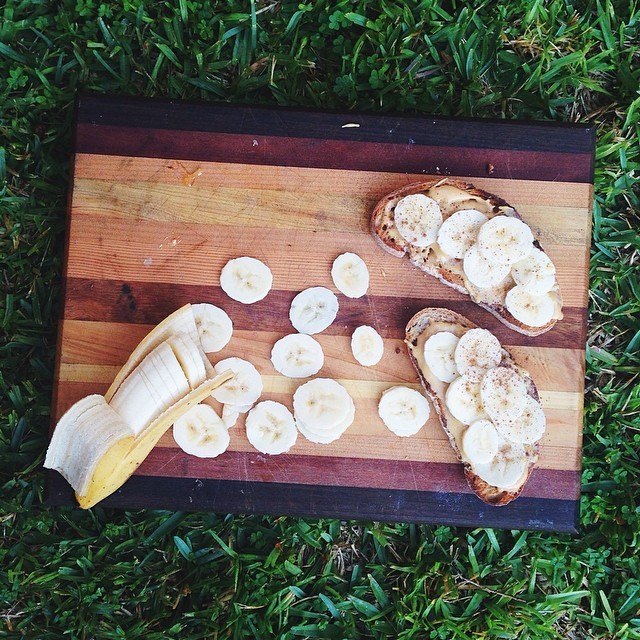 fitphweebs:  Peanut butter, banana and honey on rye, can’t go wrong 🌻 // #breakfast