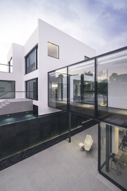 livingpursuit:  Bridged House by Ida &amp; Billy Architects  