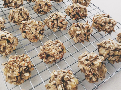 ahealthyveg:  Today I had cookies for breakfast. (What?! I thought you were trying to be healthy?) Well, I am and these are! They’re “cookies” made from just bananas and oats - so simple! No sugar, no flour, no eggs… thank you to The Burlap Bag