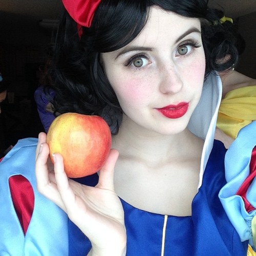 XXX bloodywolf-friend:  Snow White ❤️🍎 photo