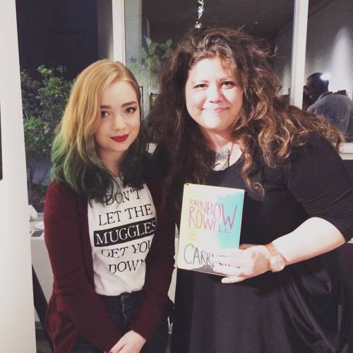 taryndraws:  So this really happened today…I met @rainbowrowell!! 