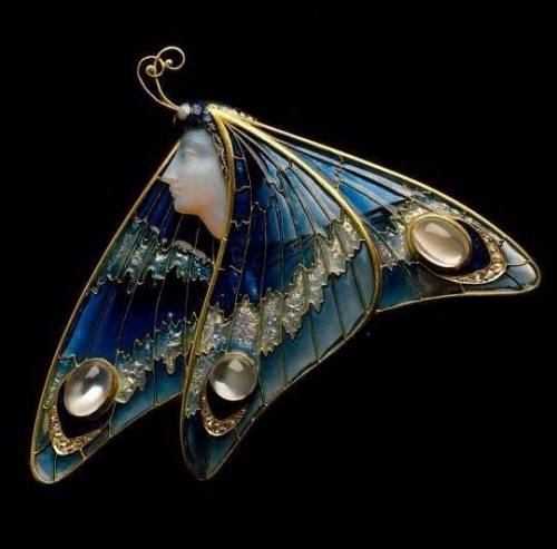 has-feelings:“The winged maiden…  Art Nouveau style moonstone enamel brooch…Lalique.. Gulbenkian mus