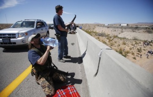 jessehimself:feminally:Just a reminder: the Cliven Bundy Tea Party Protestors pointed assault riffle