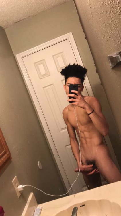 fuqwithnick:  🍆💦HMU With a full body pic to be added to freaky kik and snapchat groups😈💦👅