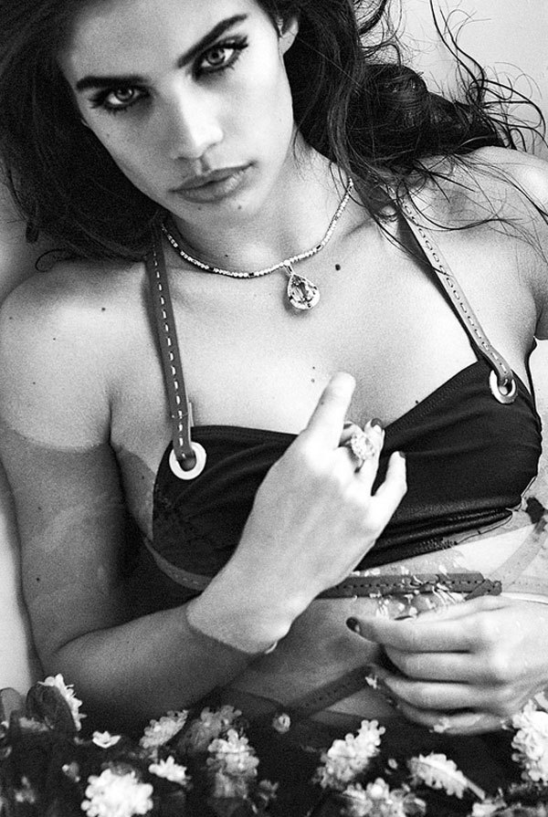 girlsbeauties:    Sara Sampaio:   La sensualidad de Sara Sampaio  http://www.tiramillas.net/albumes/2015/06/02/sara_sampaio_sexy/index.html