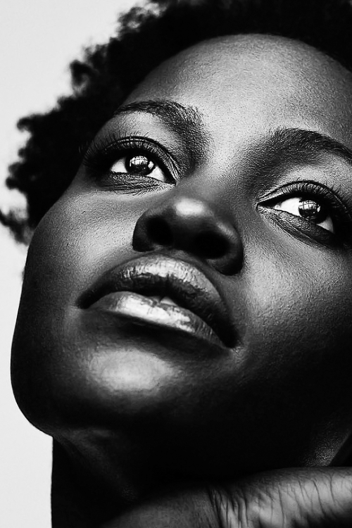 Sex westwallys:LUPITA NYONG’Ofor Vogue ES (2018), pictures