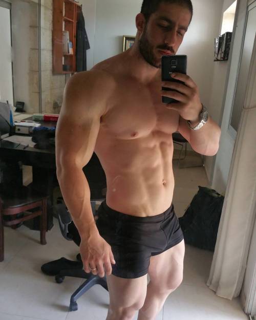 drwannabewannabe:  Zack Shachar