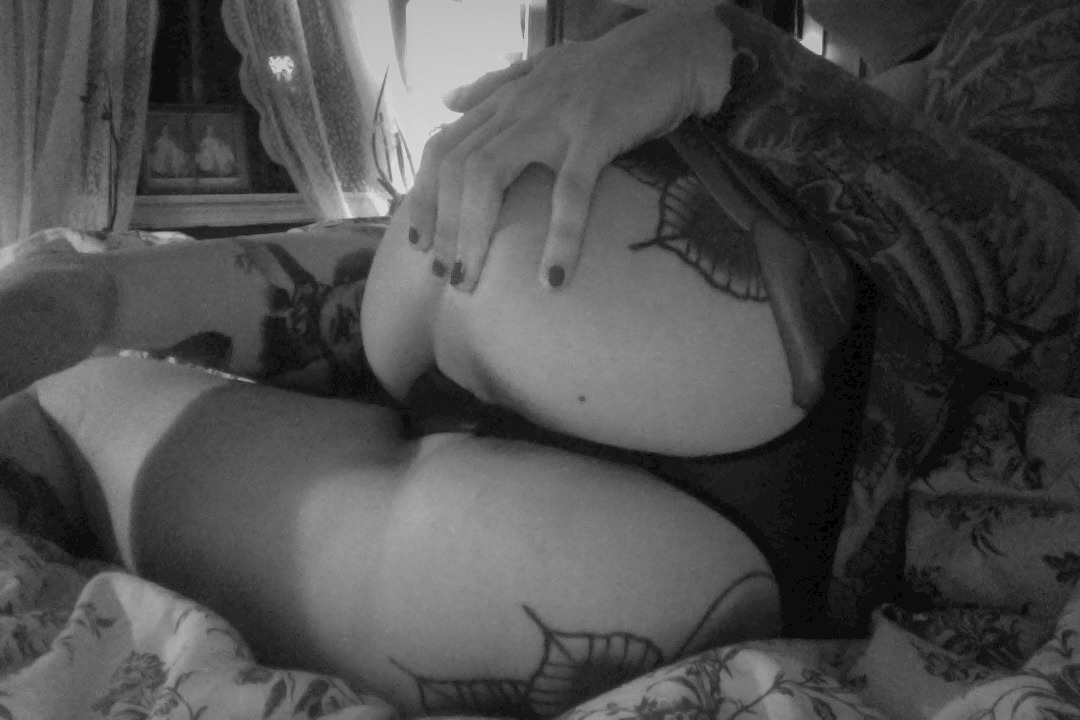 dreamfawn:  I’m gonna bottle my sweat tears cum blood venereal decease dreams and