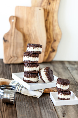 veganrecipecollection:  (via Vegan Brownie Ice Cream Sandwiches » Keepin’ It Kind)