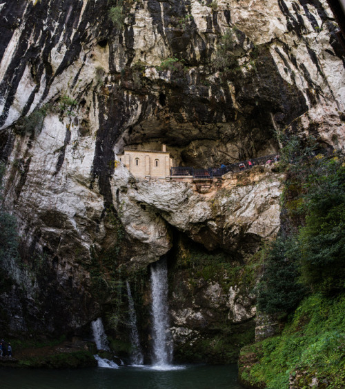 breathtakingdestinations: Santa Cueva de Covadonga - Spain (by Fernando García) 