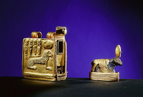 Amulet of a Walking RamLapis lazuli amulet of a walking ram, symbol of the god Amun, with gold solar