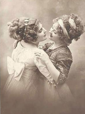 muffdiver:  kawaiinchesters:  really old vintage photos of homosexual couples  See the rest, they’re all amazing. 